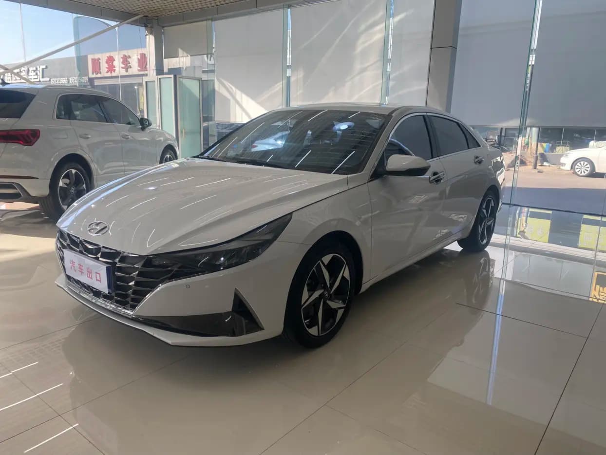 Hyundai Elantra 2021 г. 31040 км.