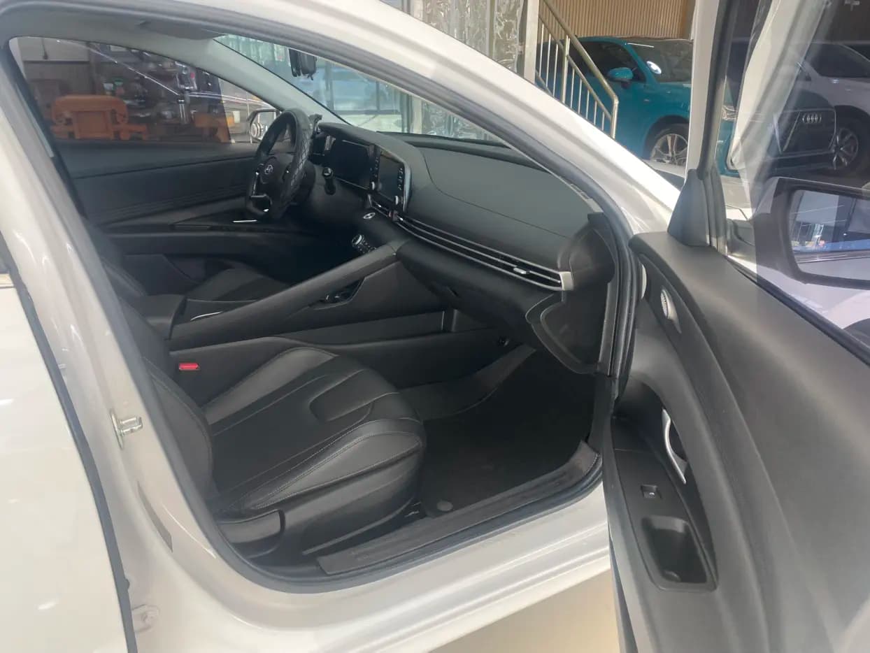 Hyundai Elantra 2021 г. 31040 км. — фото 9