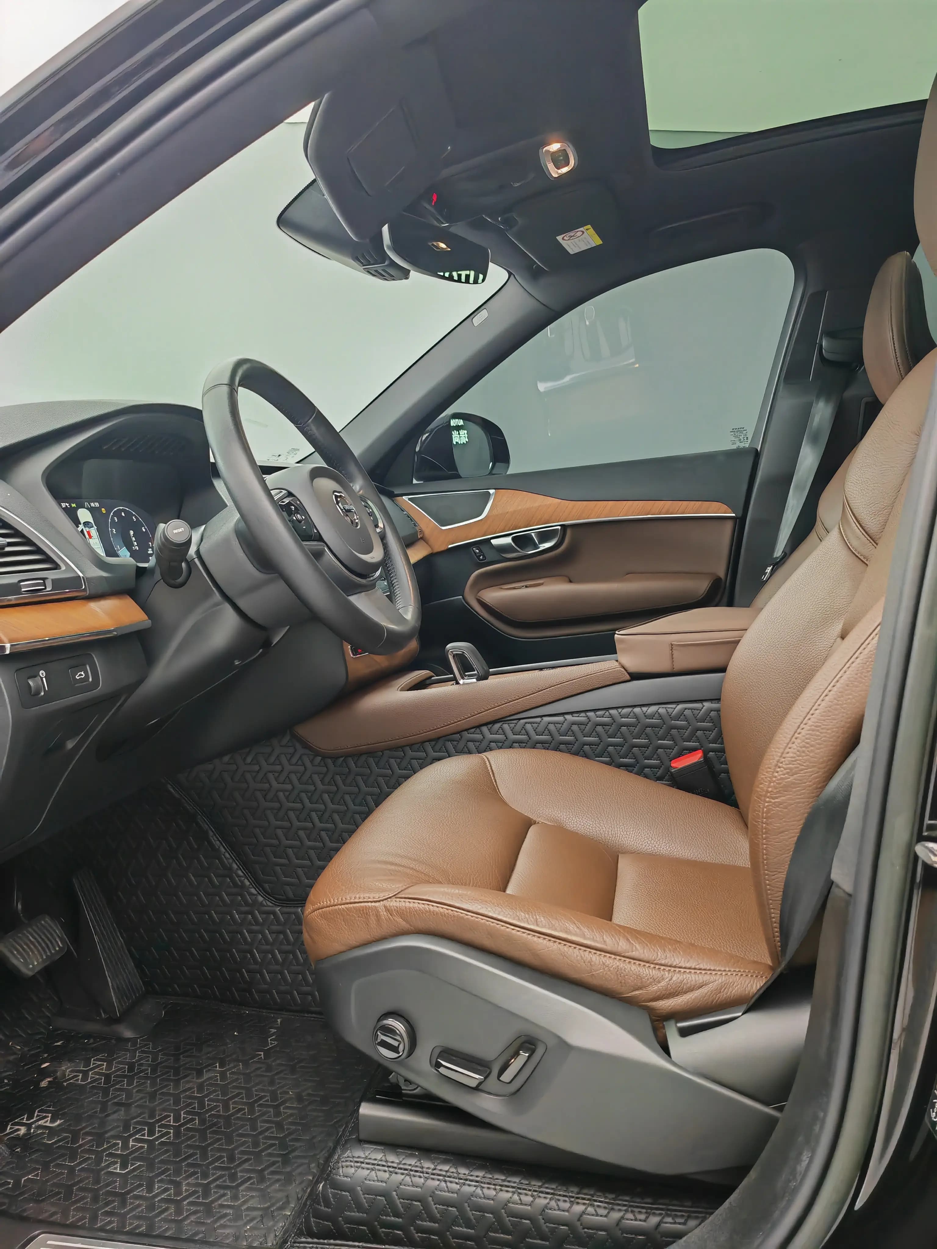 Volvo XC90 2022 г. 50087 км. — фото 12