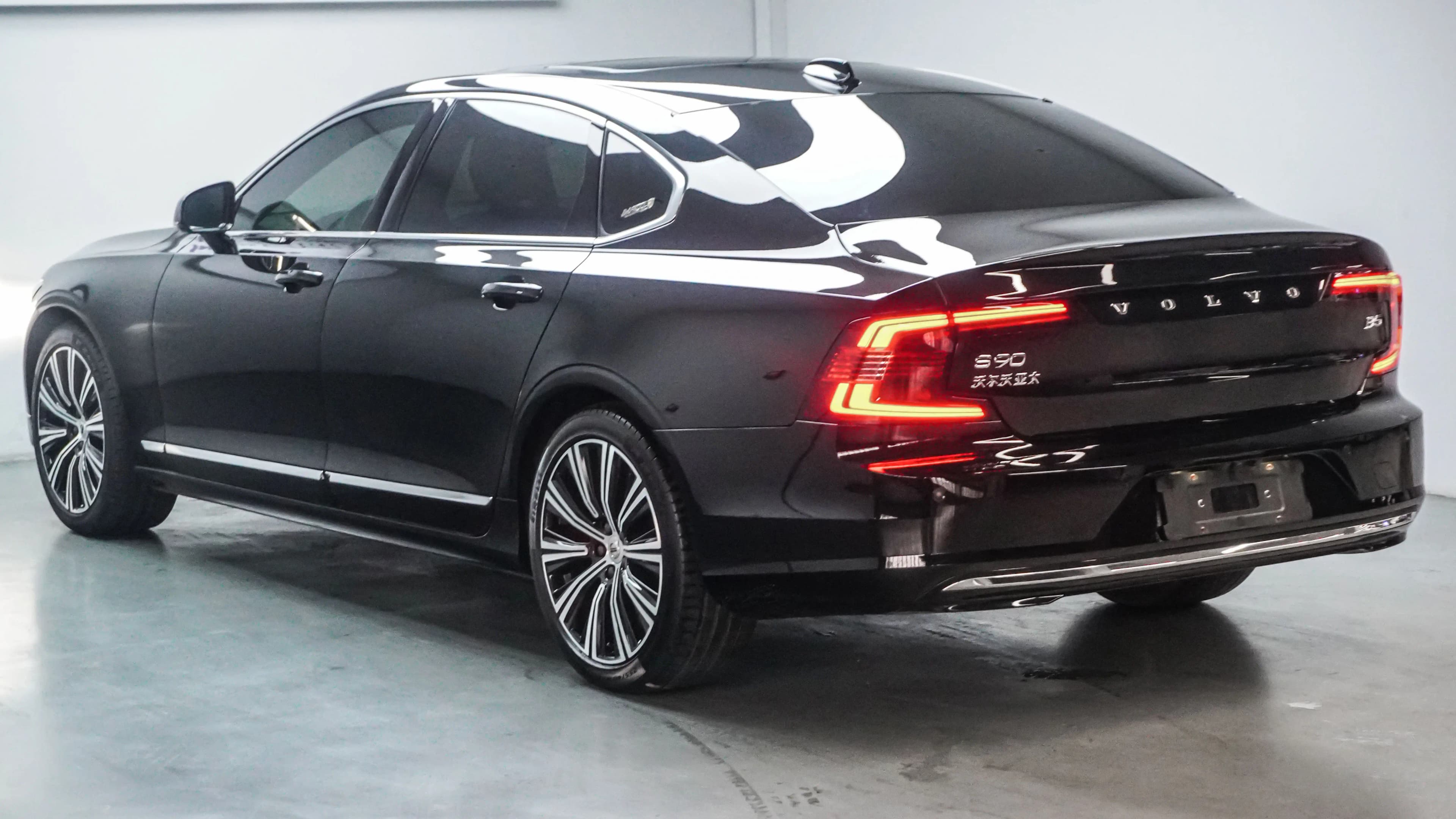 Volvo S90 2024 г. 16087 км. — фото 3