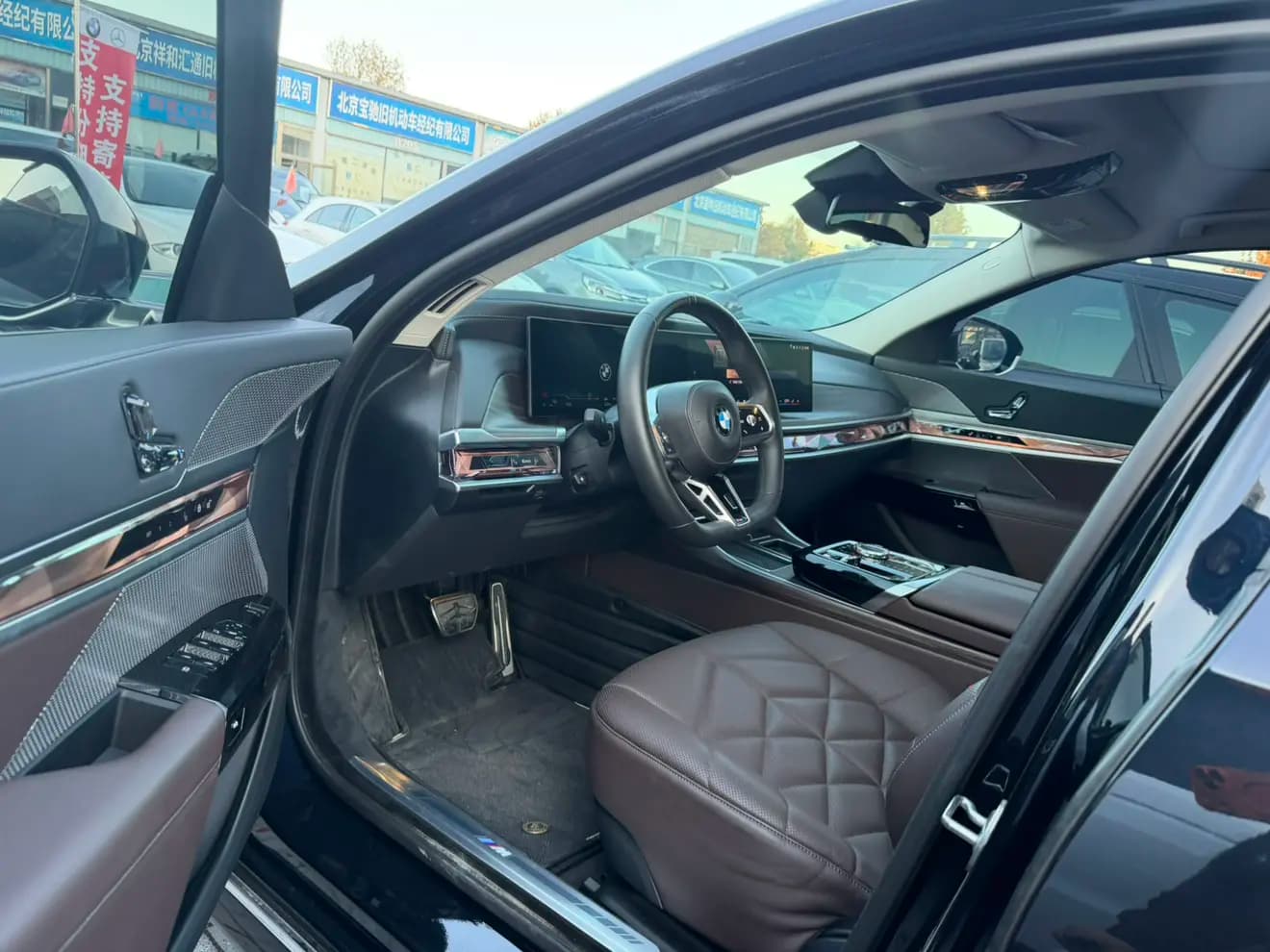 BMW 7 Series 2023 г. 42107 км. — фото 11