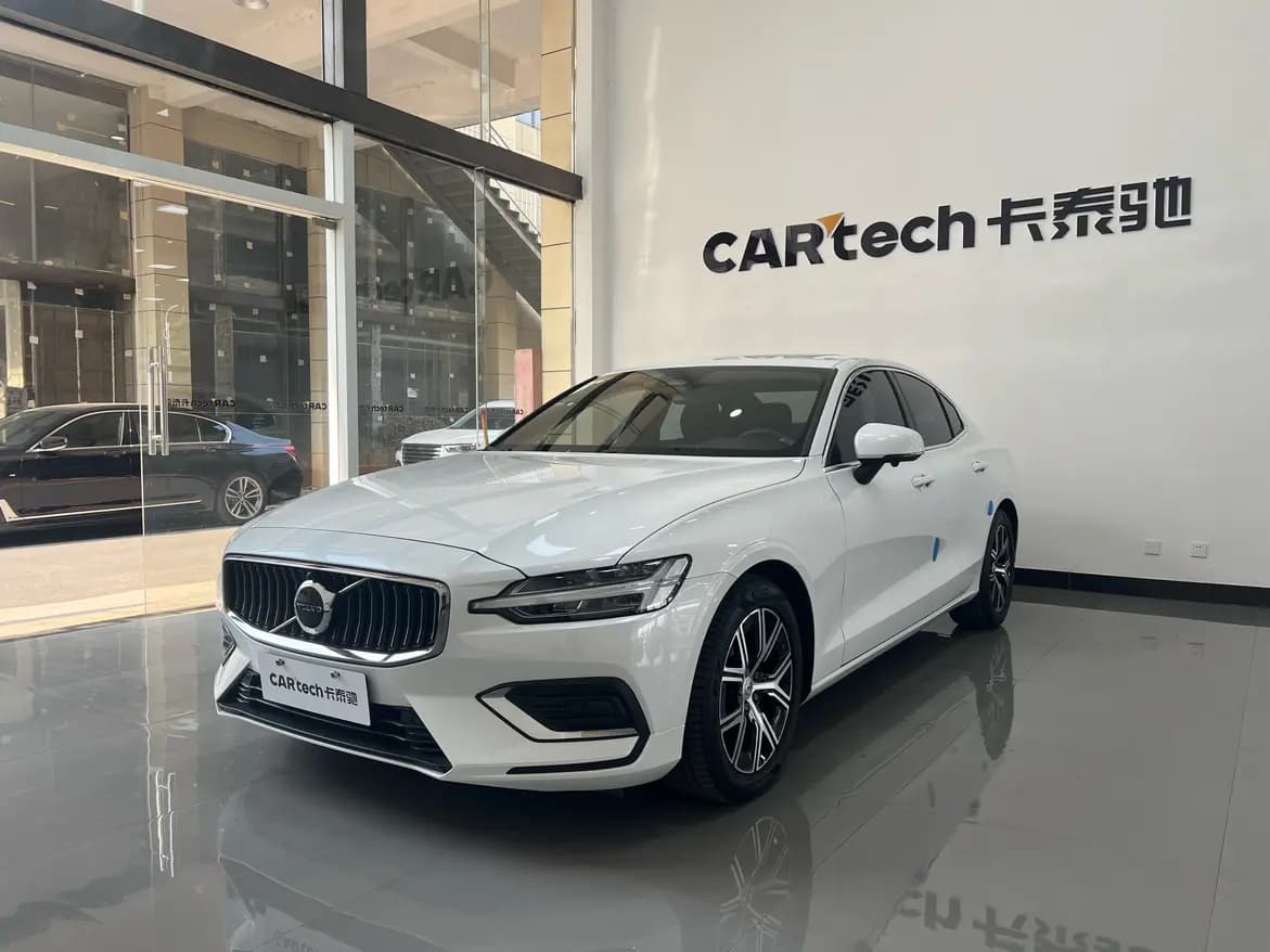 Volvo S60 2023 г. 41103 км.