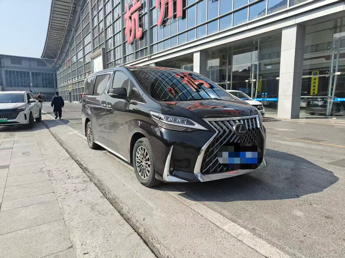 Lexus LM 2021 г. 63081 км. — фото 2