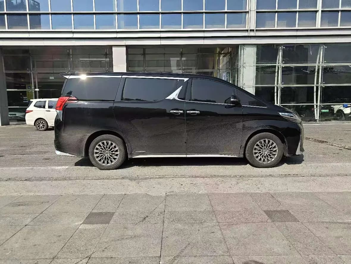 Lexus LM 2021 г. 63081 км. — фото 5