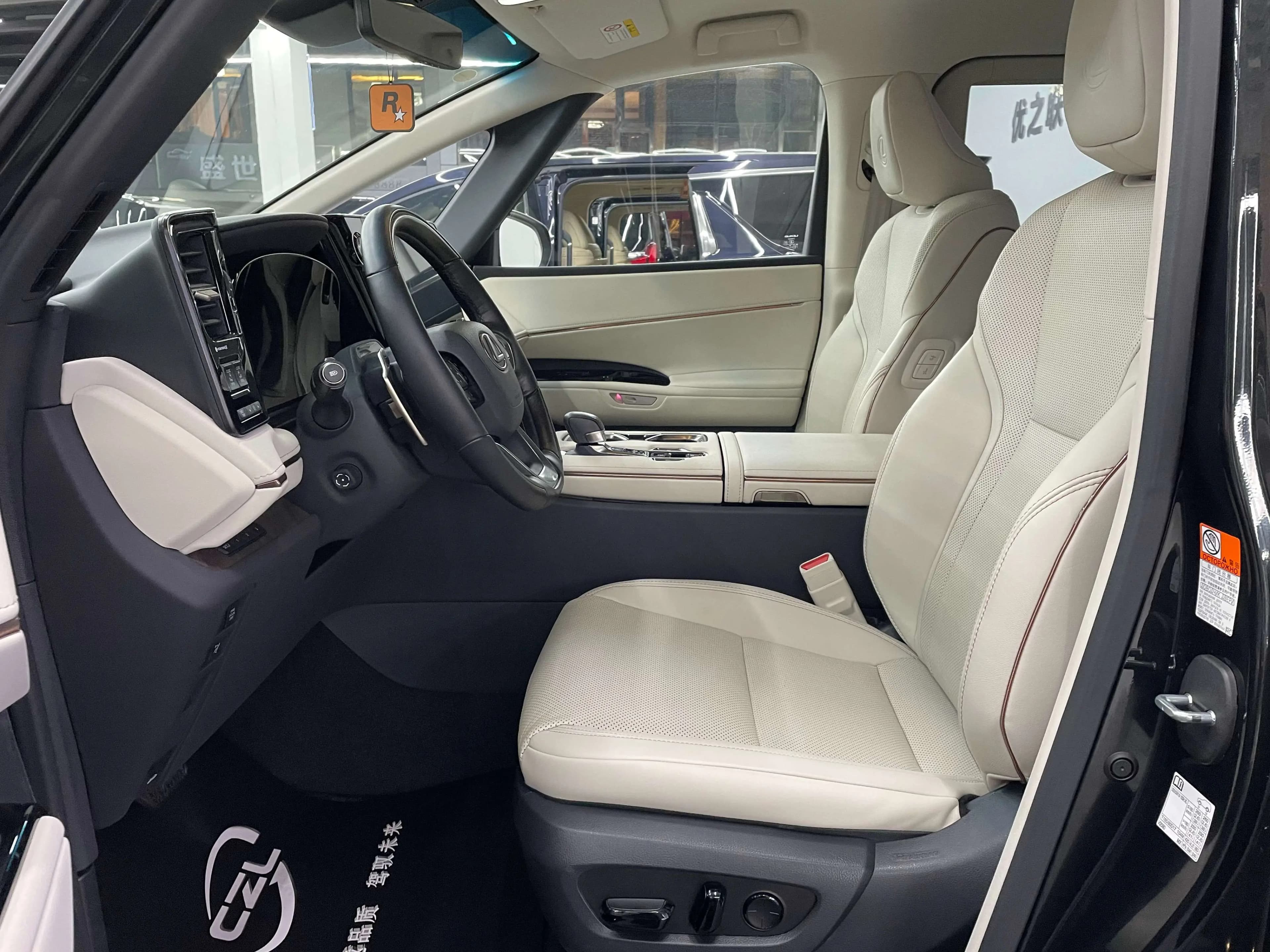 Lexus LM 2024 г. 53082 км. — фото 12