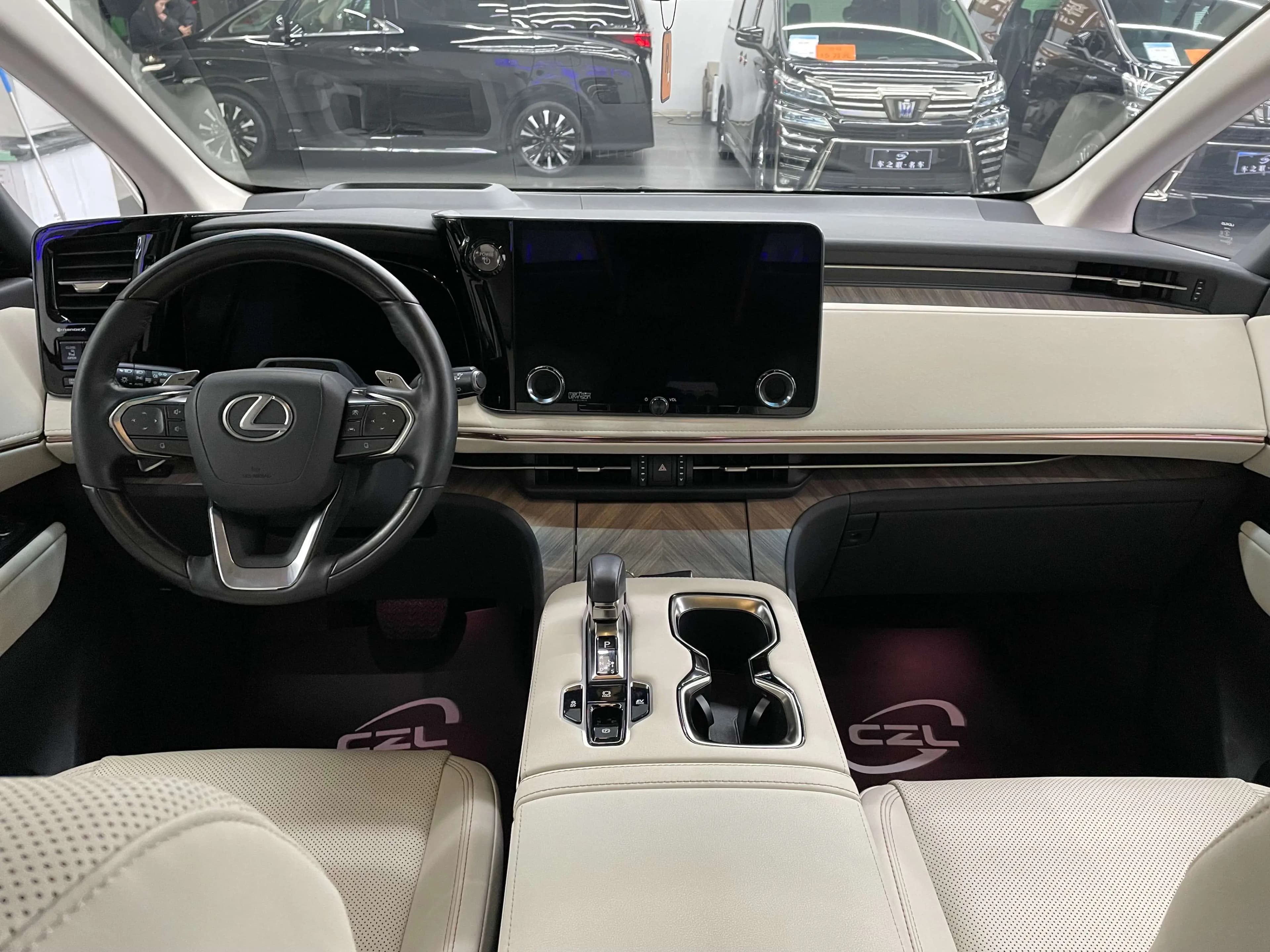 Lexus LM 2024 г. 53082 км. — фото 10