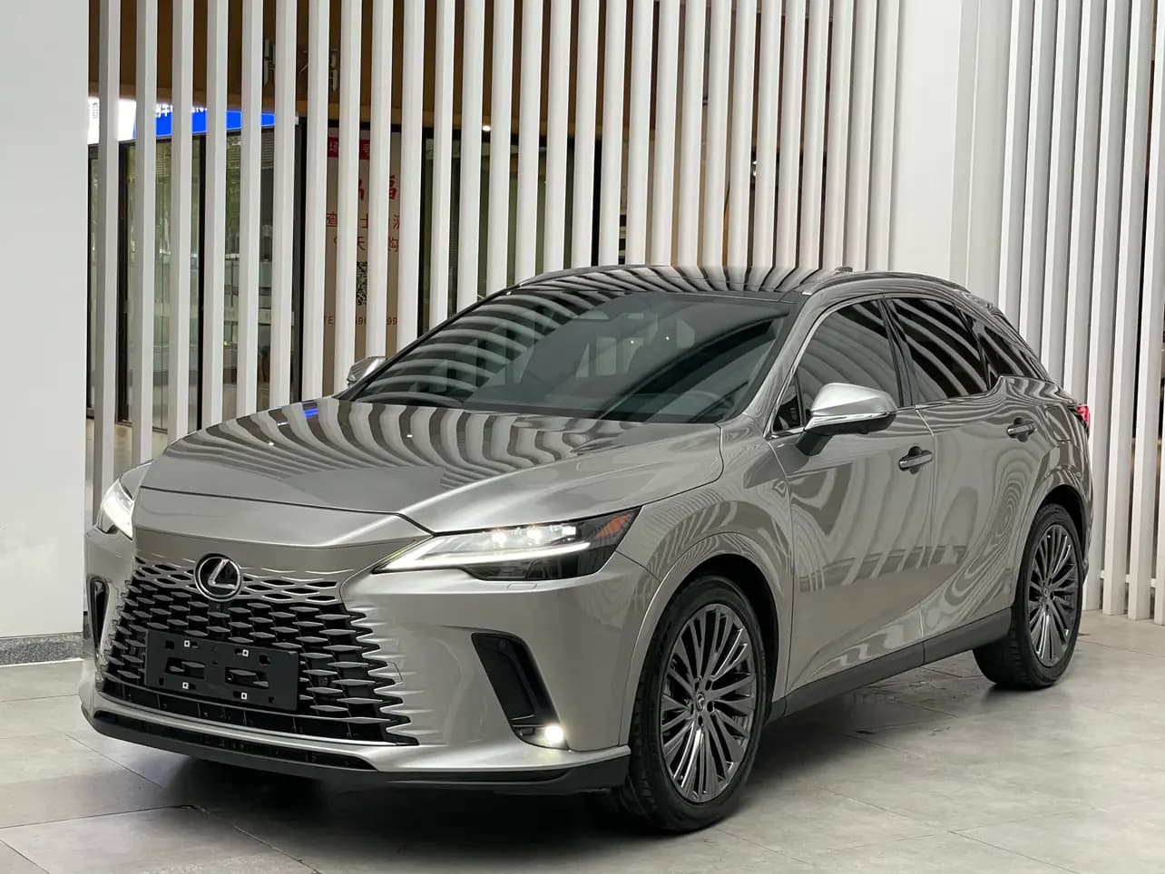 Lexus RX PHEV 2024 г. 57072 км.