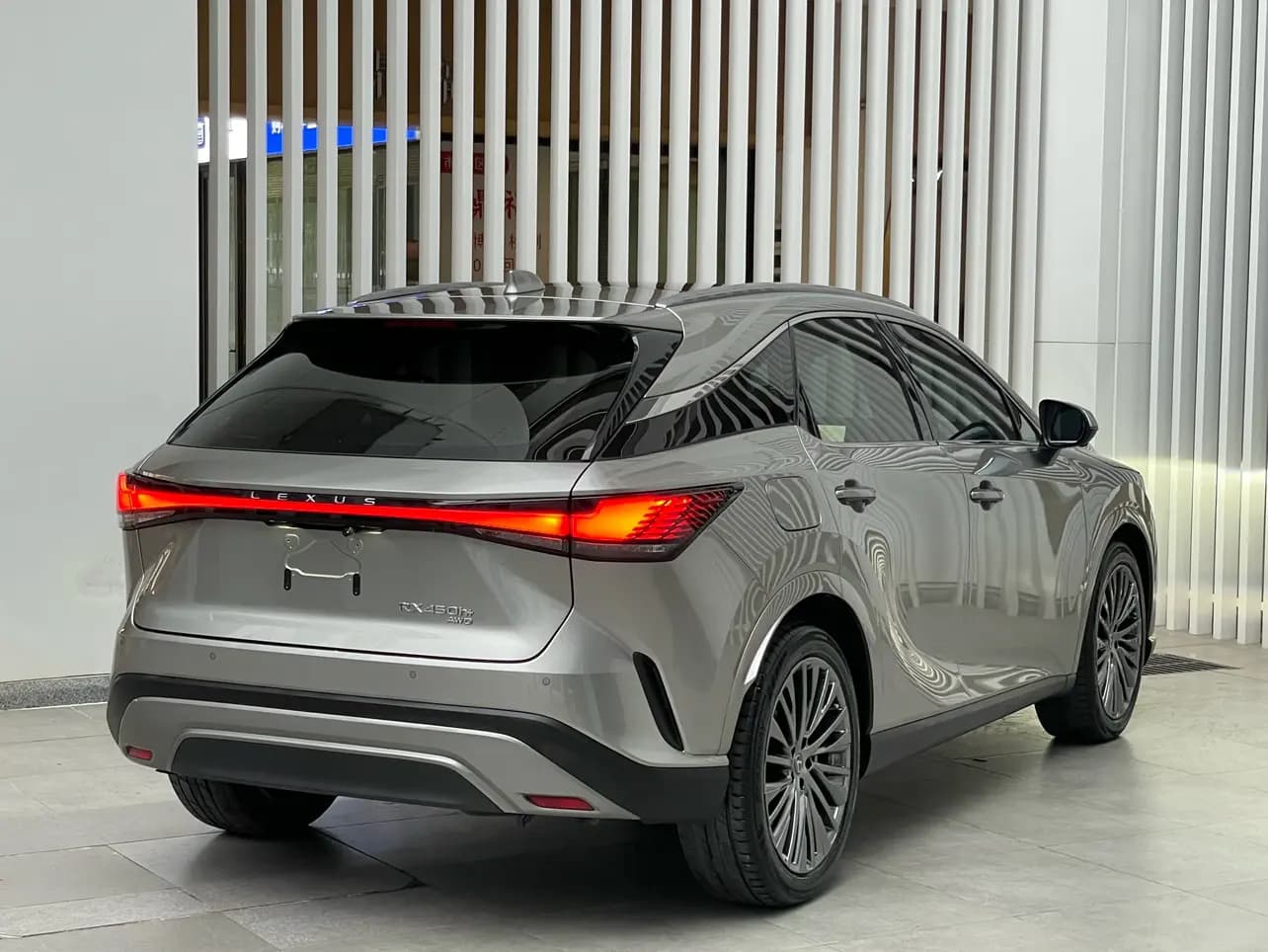 Lexus RX PHEV 2024 г. 57072 км. — фото 4