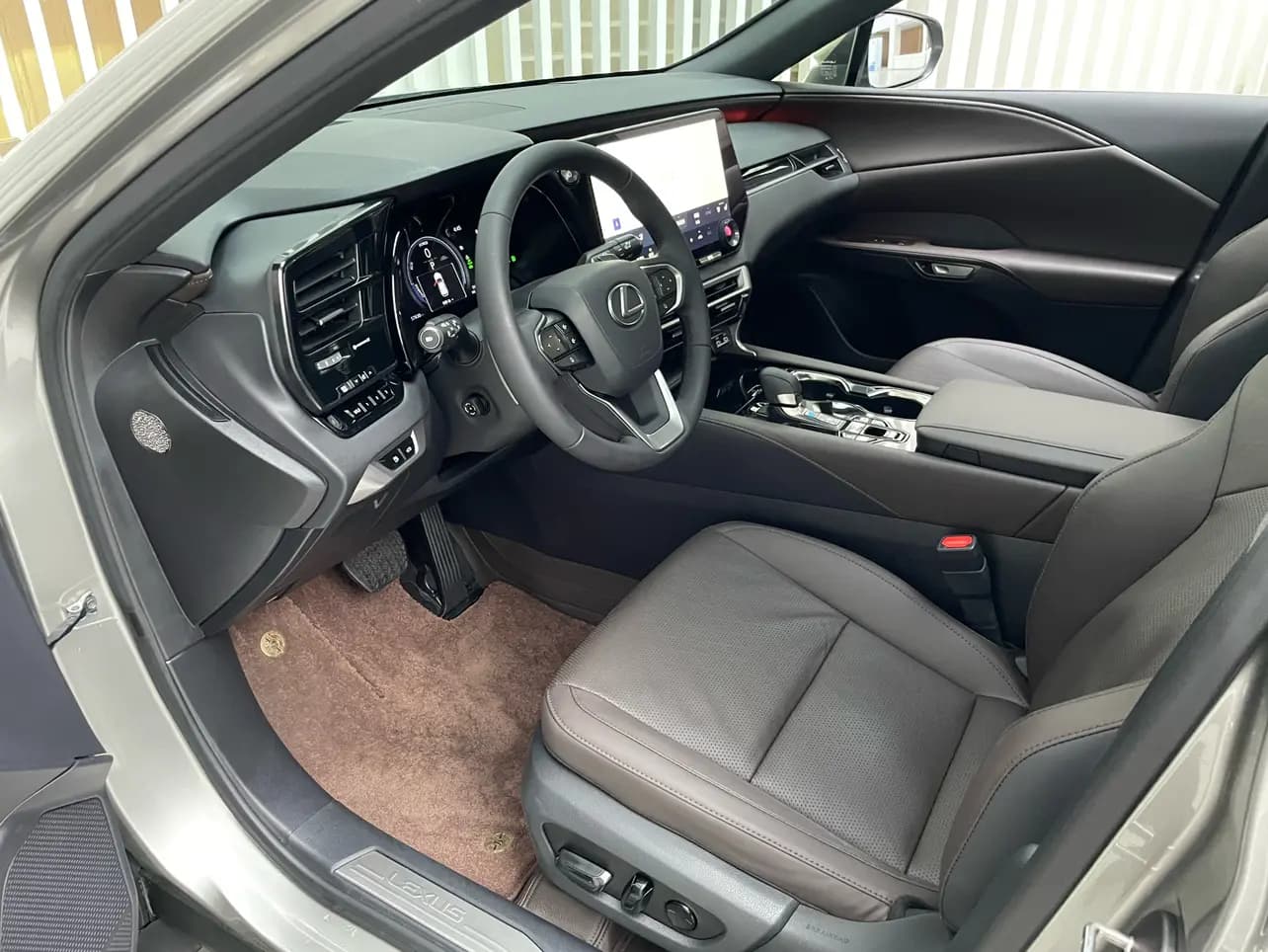 Lexus RX PHEV 2024 г. 57072 км. — фото 7