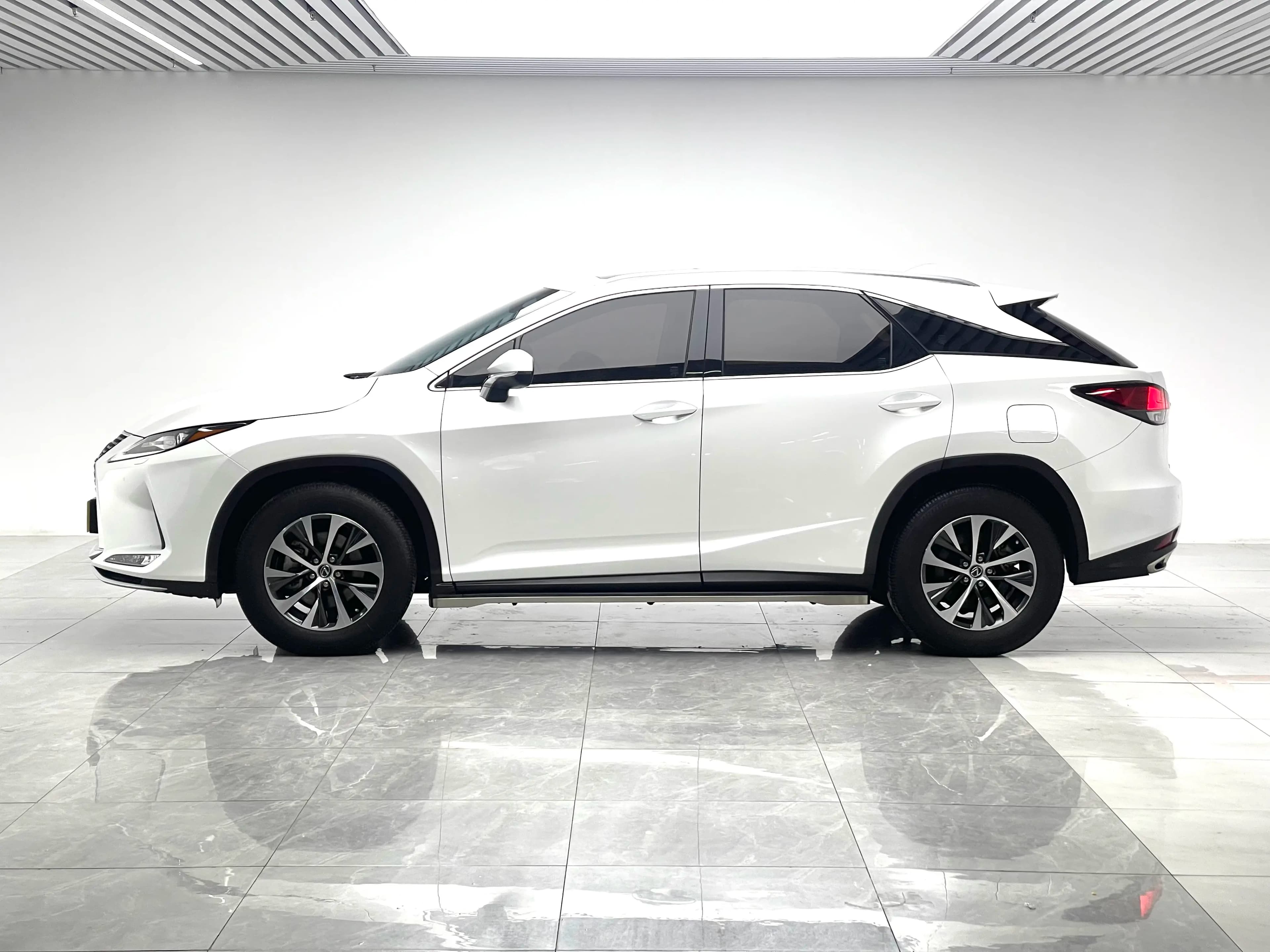 Lexus RX 2022 г. 67869 км. — фото 4