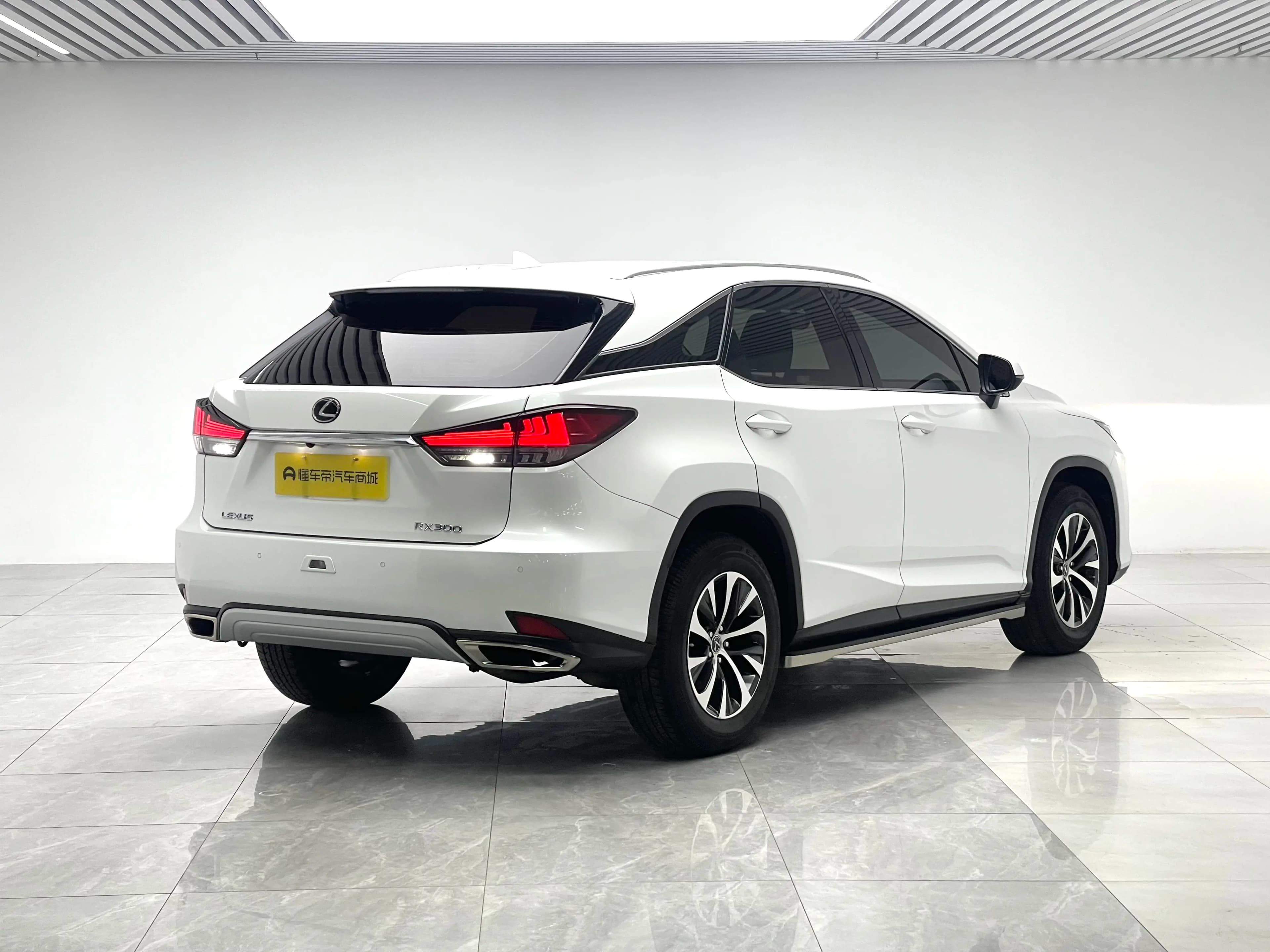 Lexus RX 2022 г. 67869 км. — фото 7