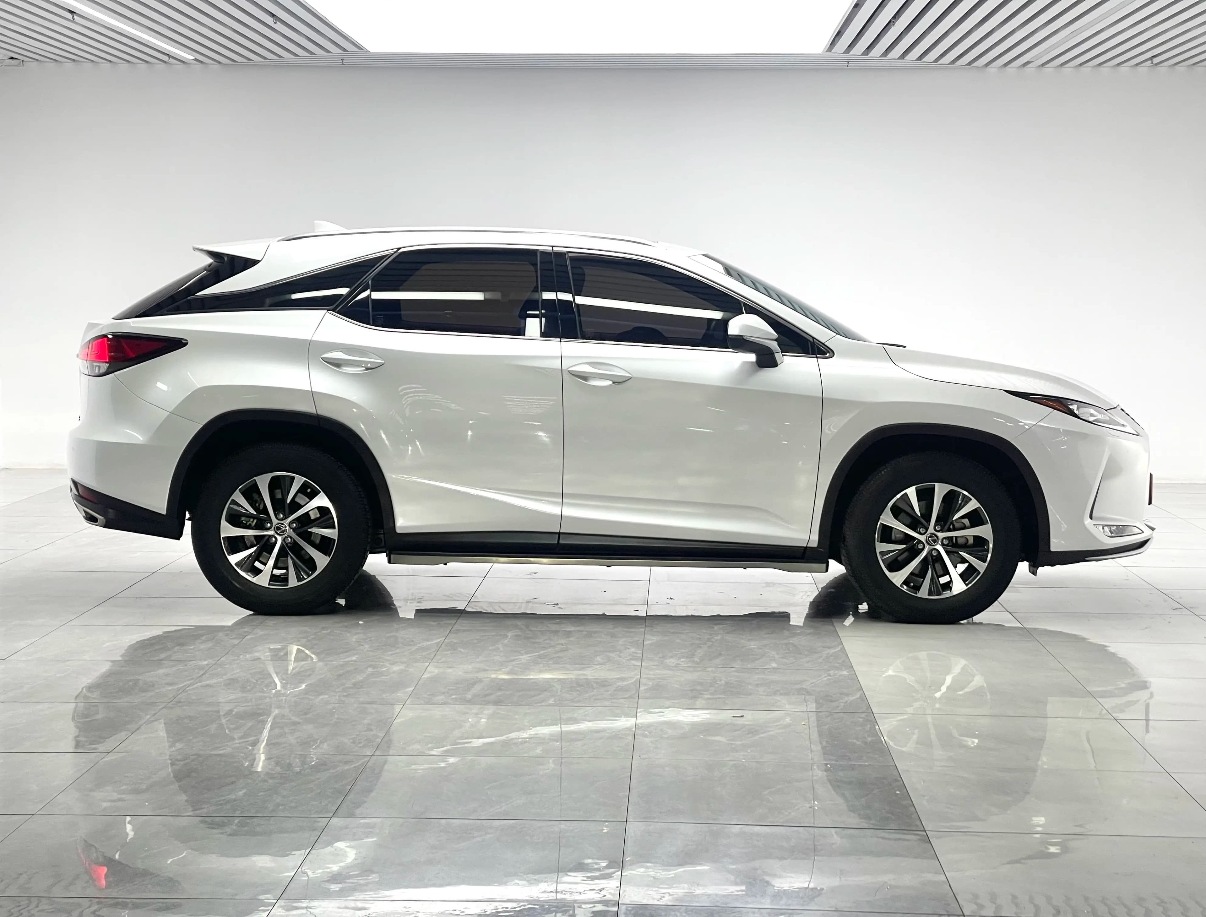 Lexus RX 2022 г. 67869 км. — фото 8