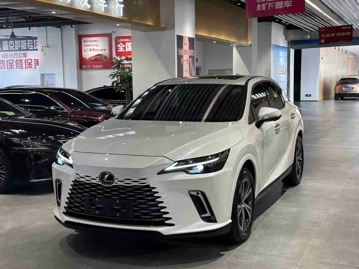 Lexus RX 2024 г. 28067 км.