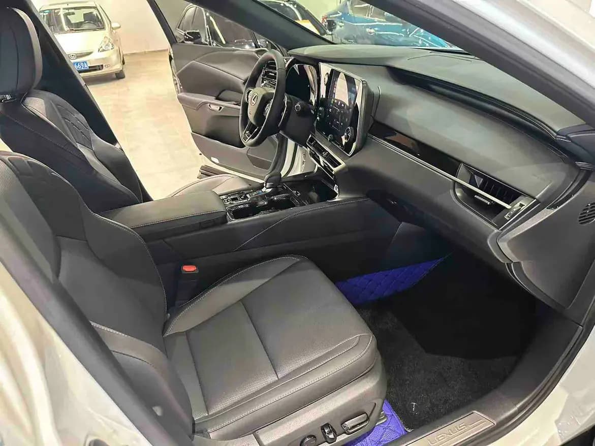Lexus RX 2024 г. 28067 км. — фото 7