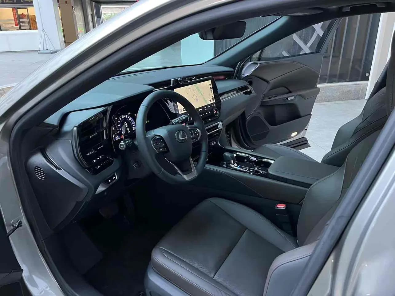Lexus RX 2024 г. 40065 км. — фото 8