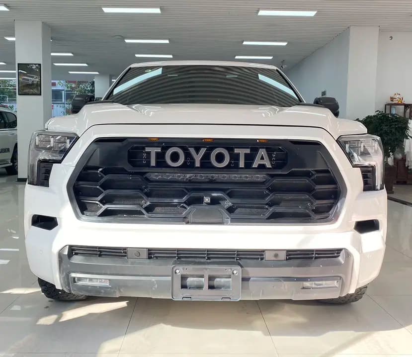 Toyota Sequoia 2024 г. 38087 км. — фото 2
