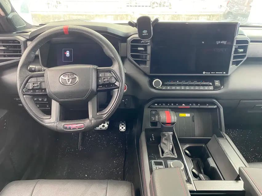 Toyota Sequoia 2024 г. 38087 км. — фото 11