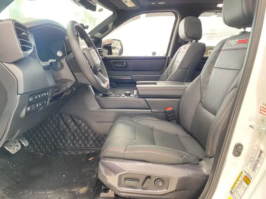 Toyota Sequoia 2024 г. 38087 км. — фото 12
