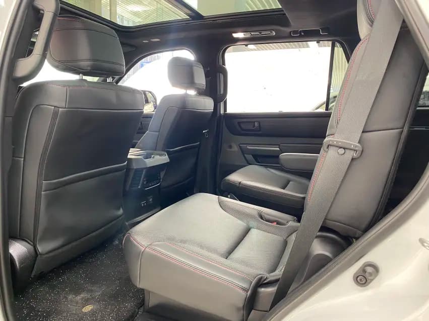 Toyota Sequoia 2024 г. 38087 км. — фото 13