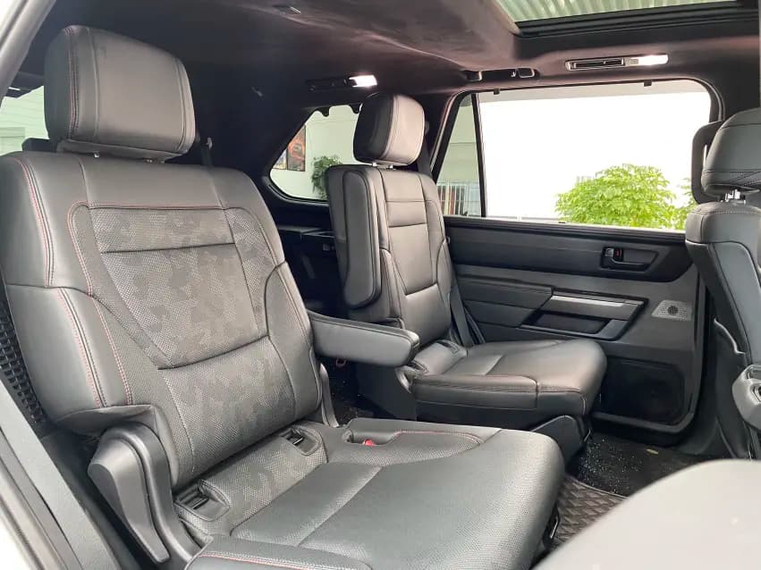 Toyota Sequoia 2024 г. 38087 км. — фото 14