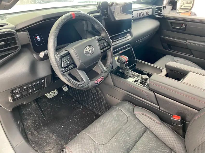 Toyota Sequoia 2024 г. 38087 км. — фото 17