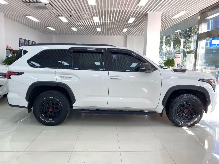 Toyota Sequoia 2024 г. 38087 км. — фото 7