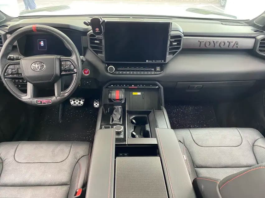 Toyota Sequoia 2024 г. 38087 км. — фото 10