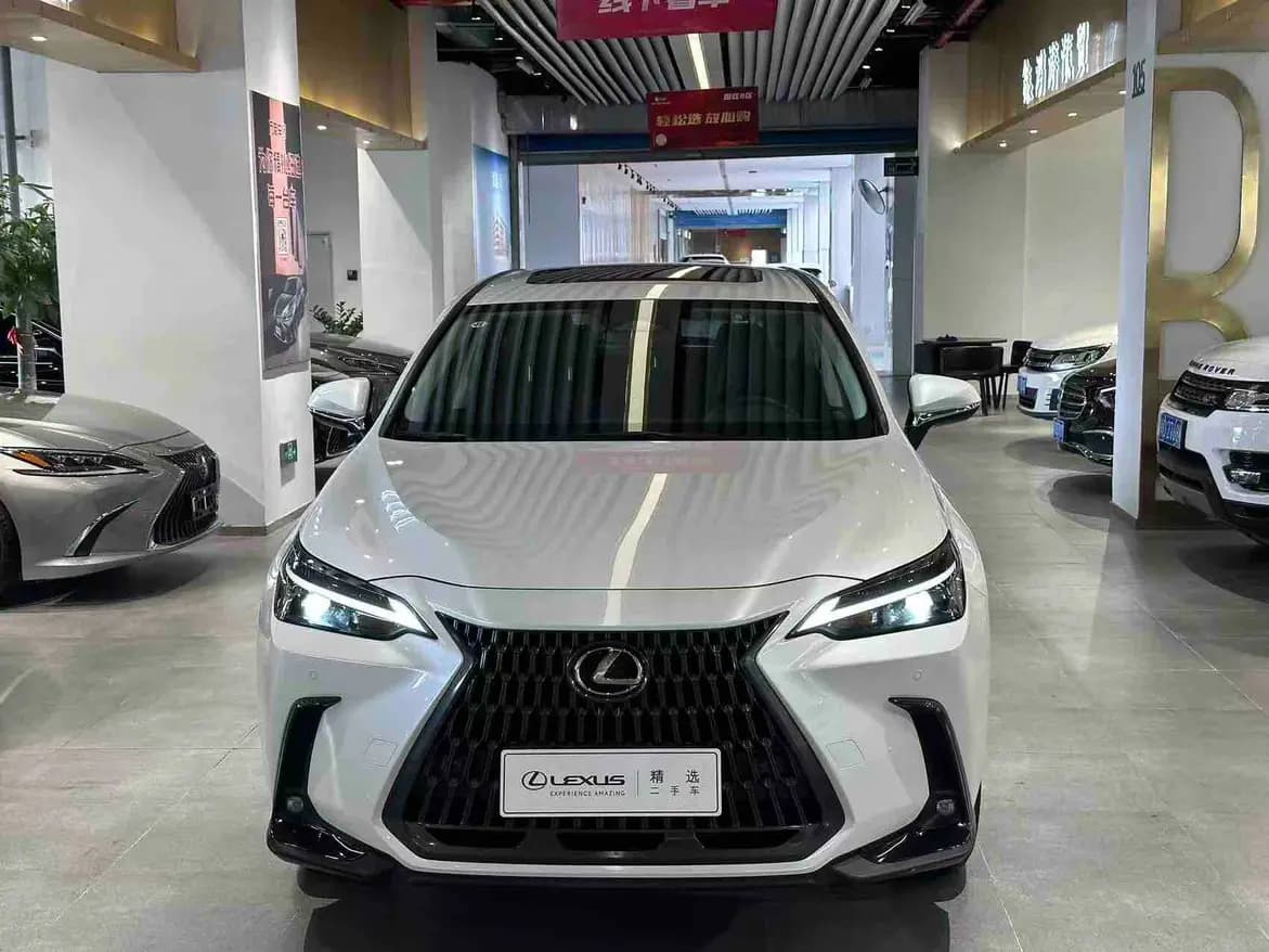 Lexus NX 2023 г. 40004 км. — фото 2