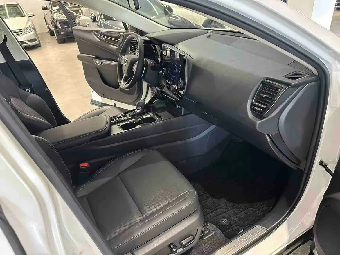 Lexus NX 2023 г. 40004 км. — фото 4