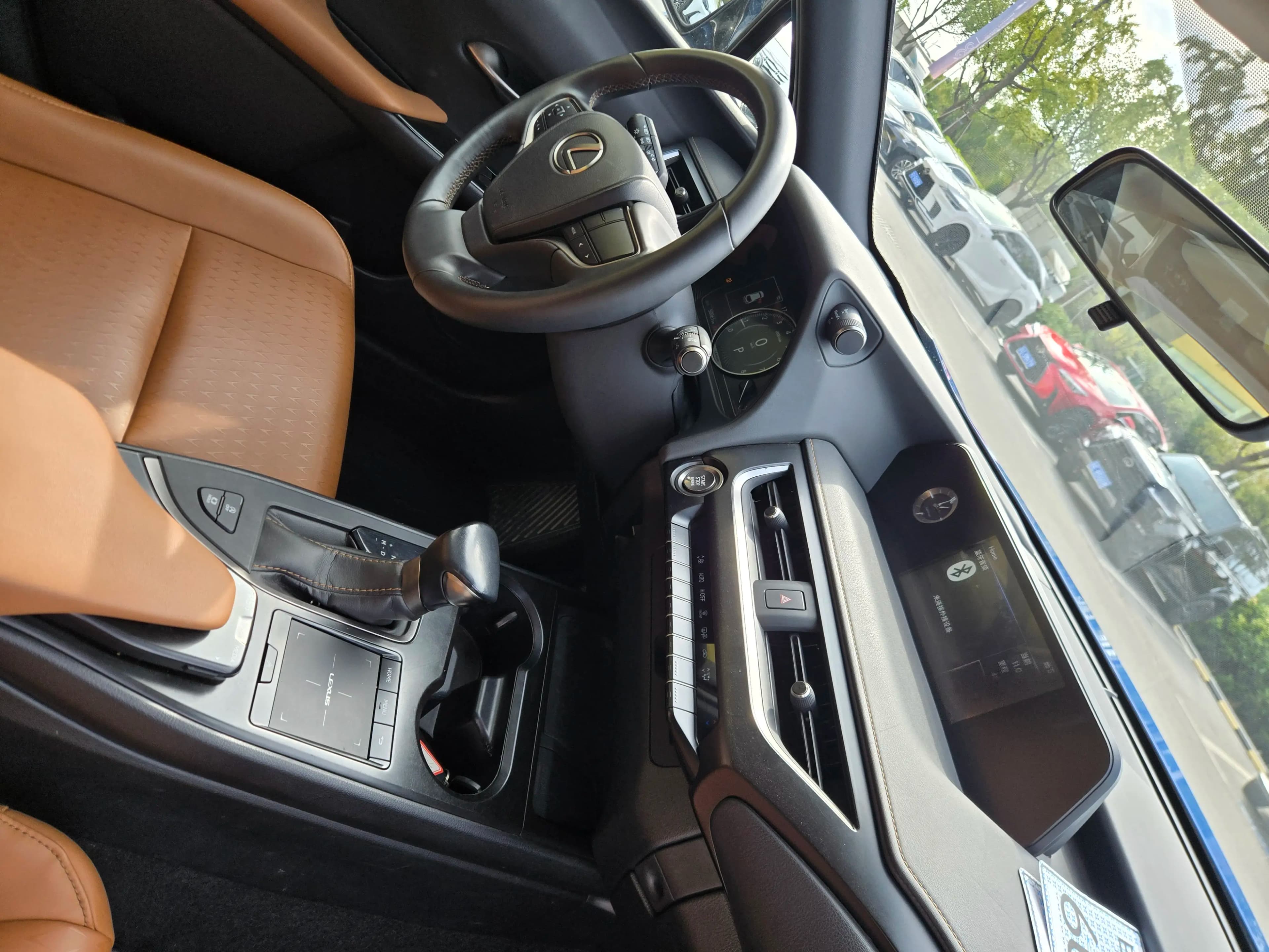 Lexus UX 2021 г. 50116 км. — фото 9
