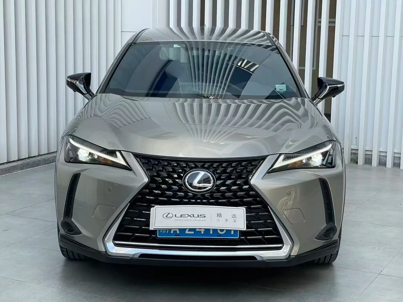 Lexus UX 2024 г. 26117 км. — фото 2