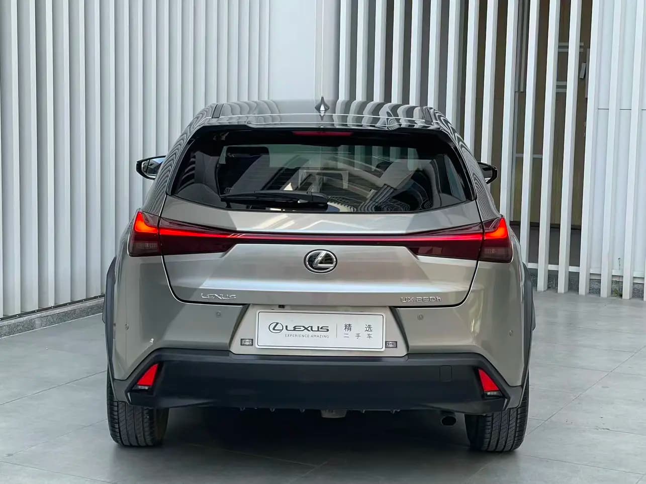 Lexus UX 2024 г. 26117 км. — фото 3