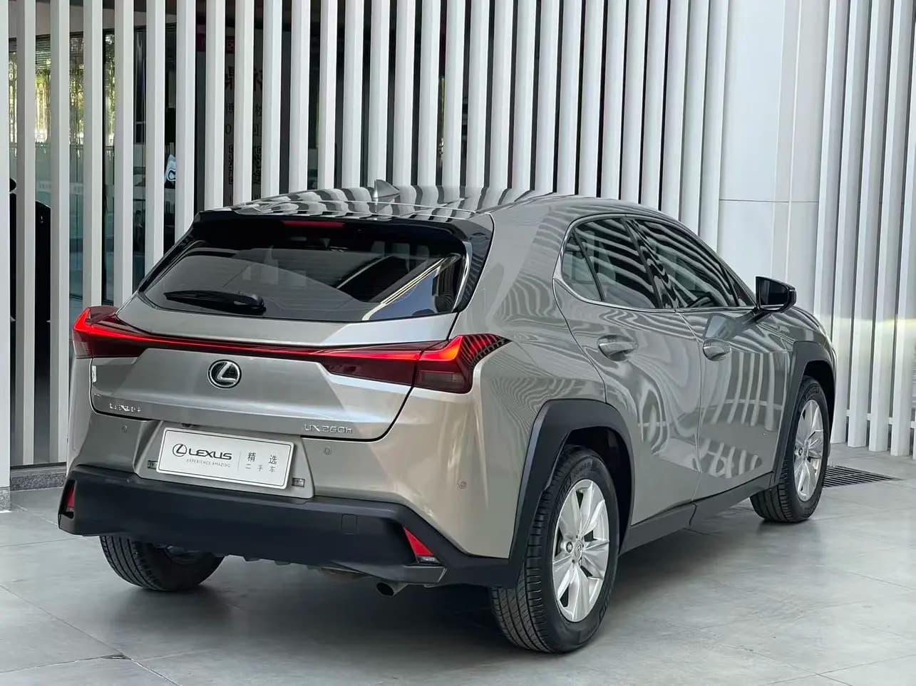 Lexus UX 2024 г. 26117 км. — фото 4