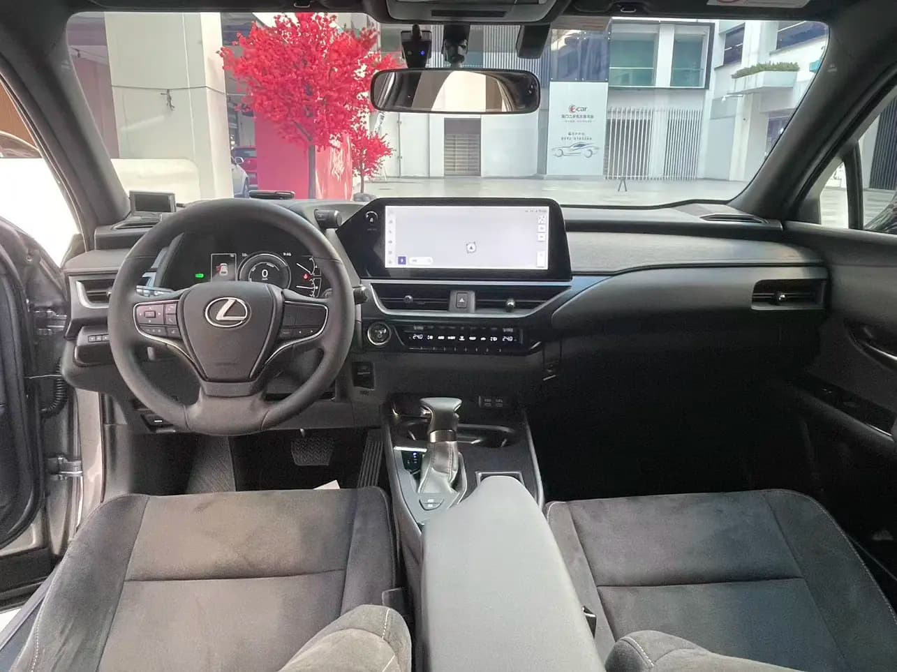 Lexus UX 2024 г. 26117 км. — фото 5