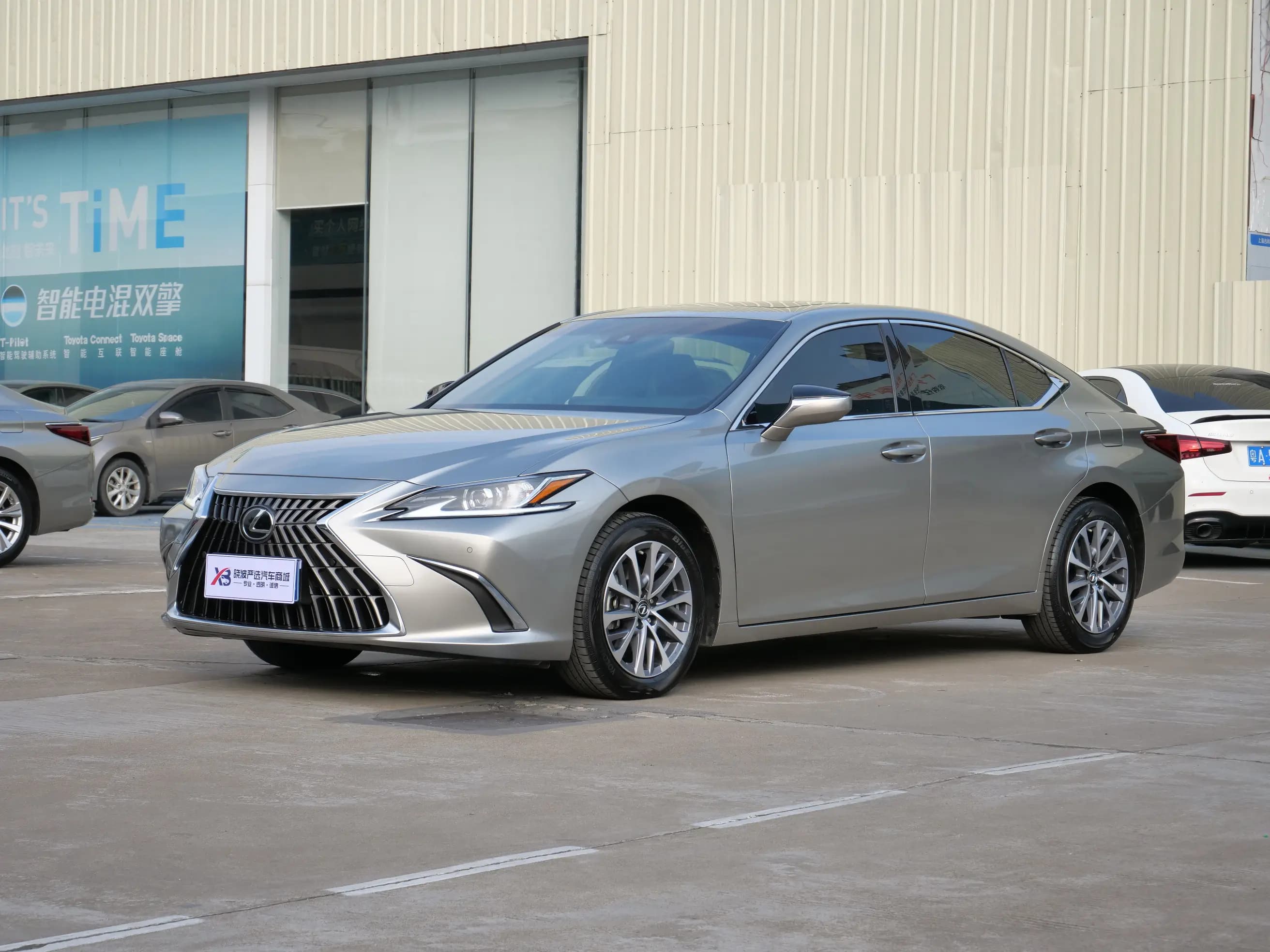 Lexus ES ES 260 2.5 AT (204 л.с.) 2024 г. 22001 км