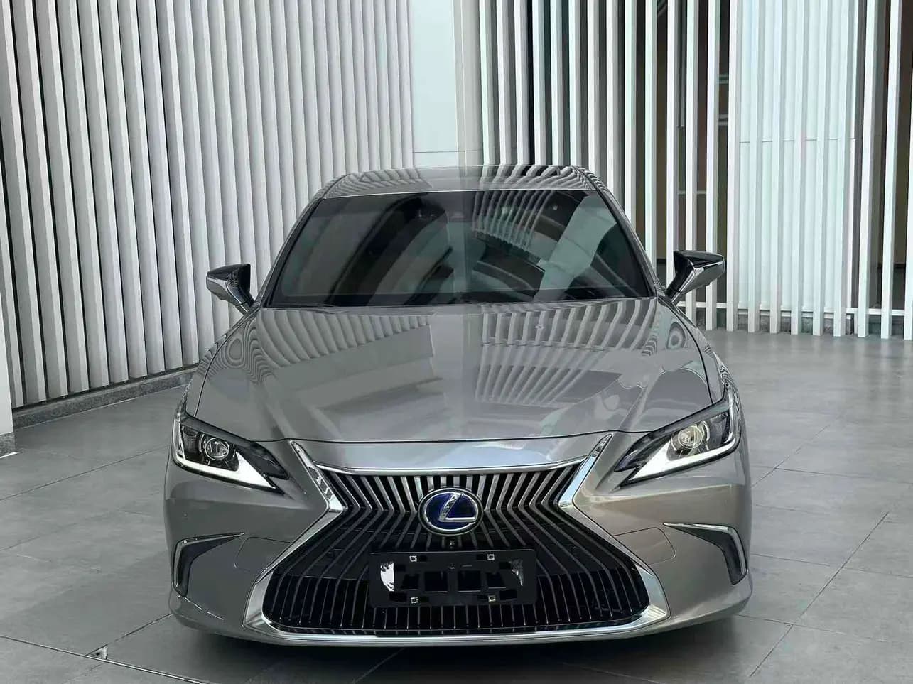 Lexus ES 2021 г. 38000 км. — фото 2