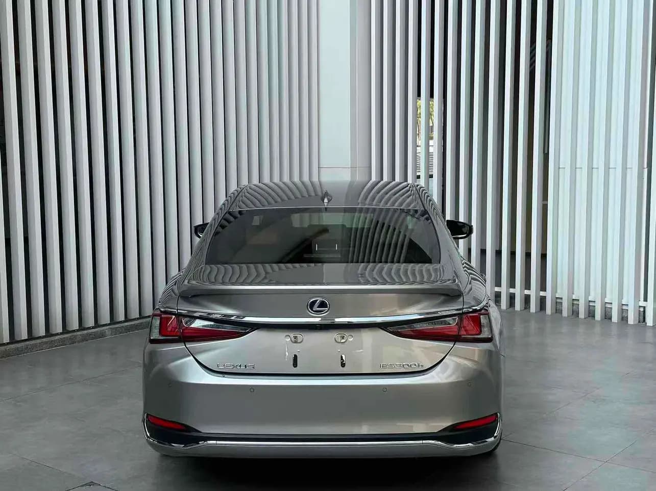 Lexus ES 2021 г. 38000 км. — фото 3