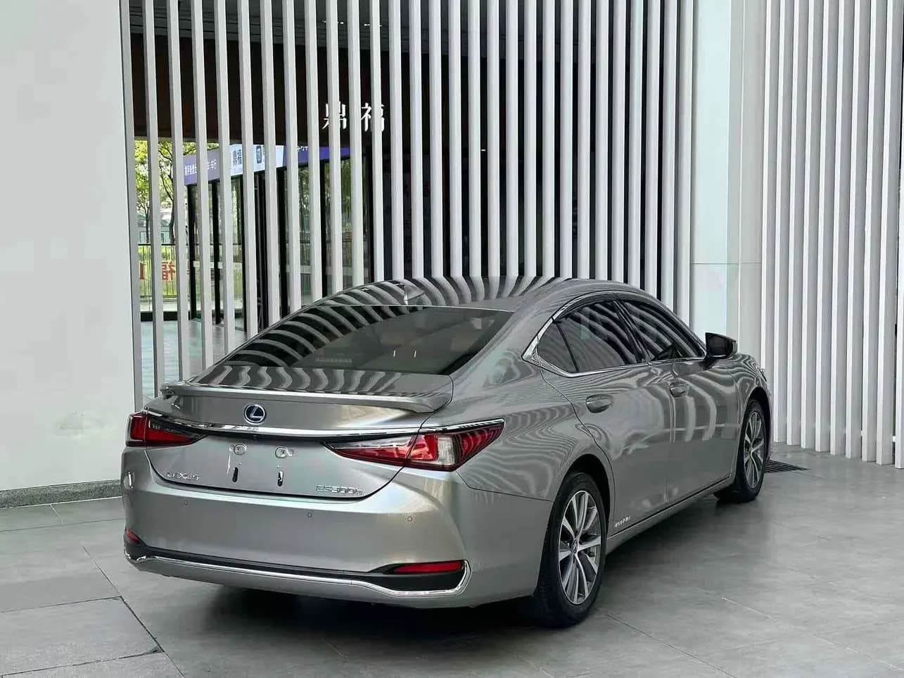Lexus ES 2021 г. 38000 км. — фото 4