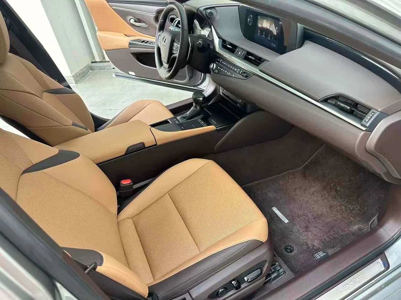 Lexus ES 2021 г. 38000 км. — фото 5