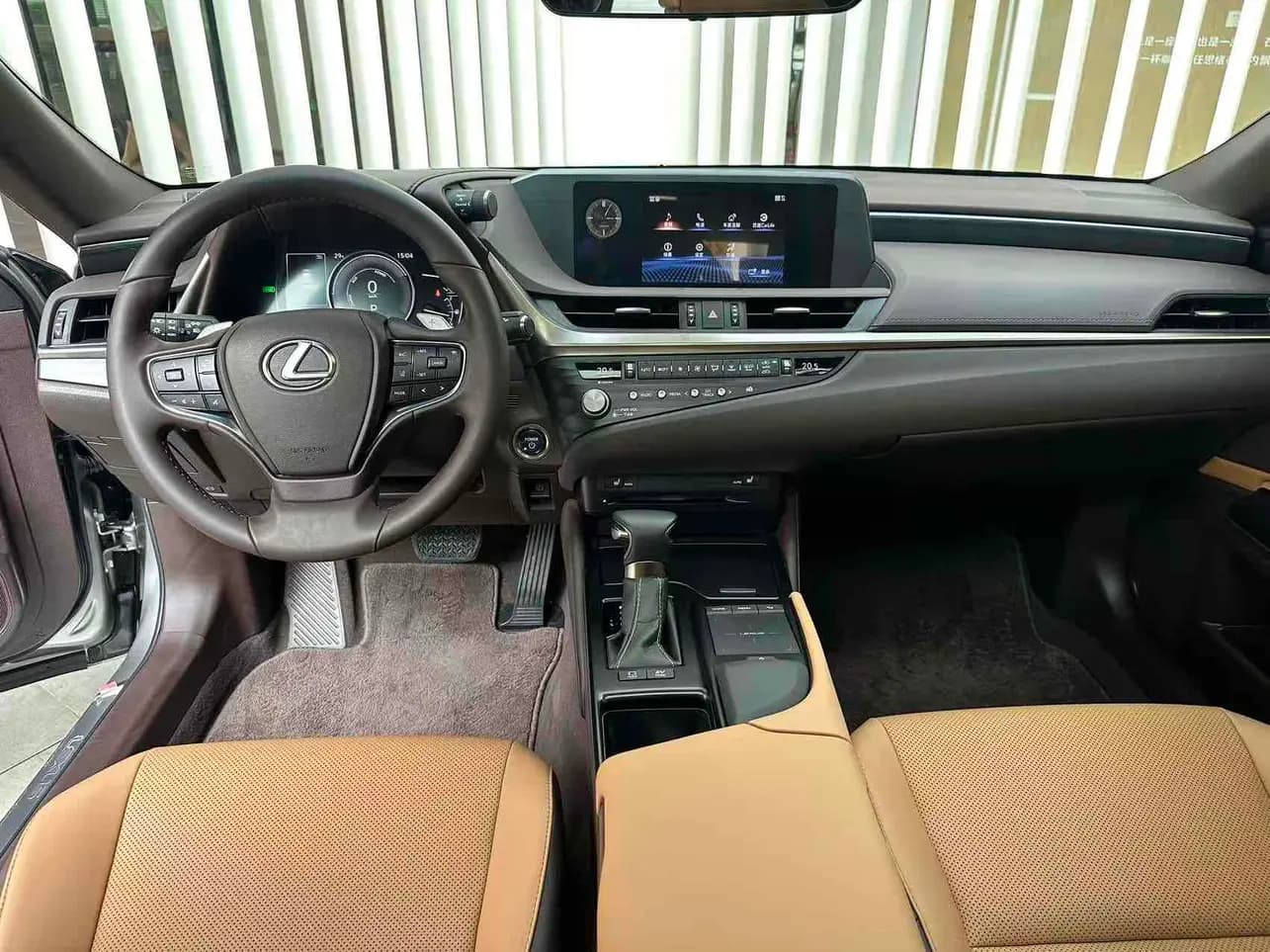 Lexus ES 2021 г. 38000 км. — фото 6