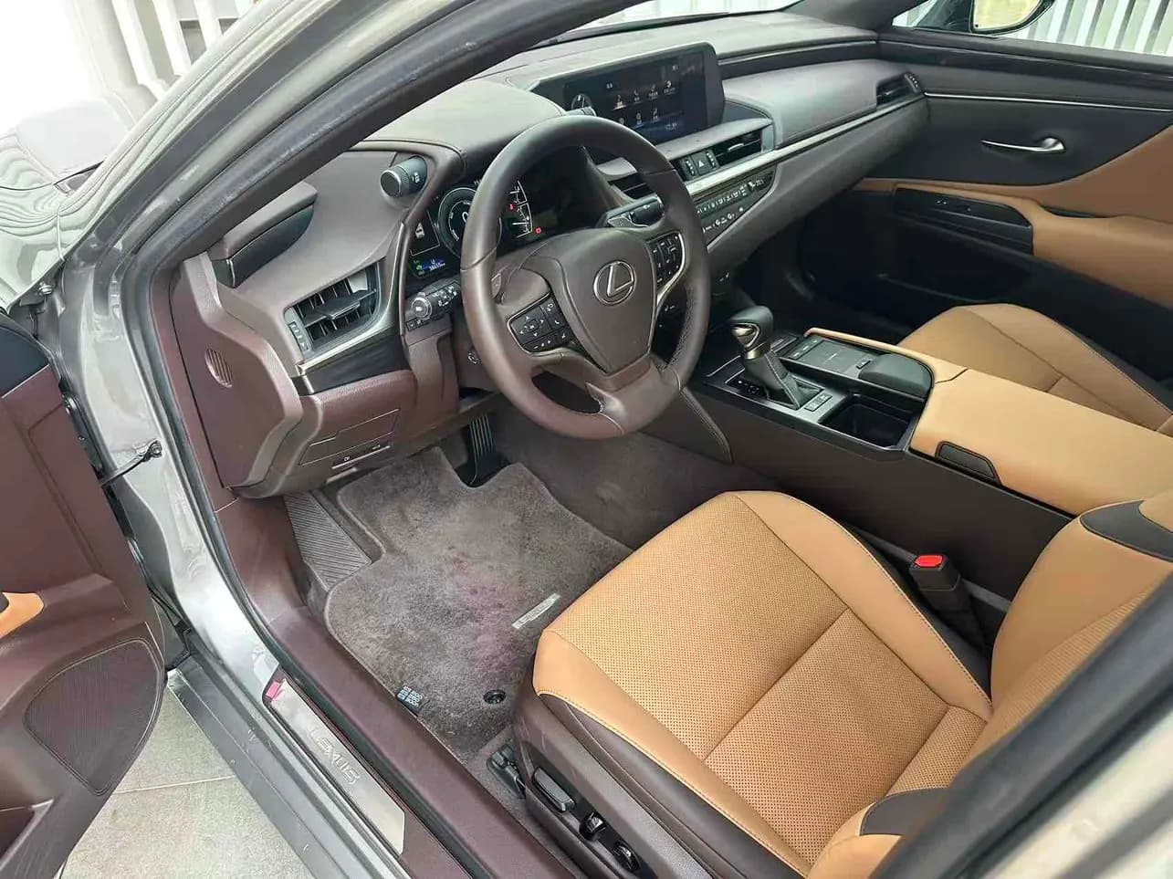 Lexus ES 2021 г. 38000 км. — фото 7