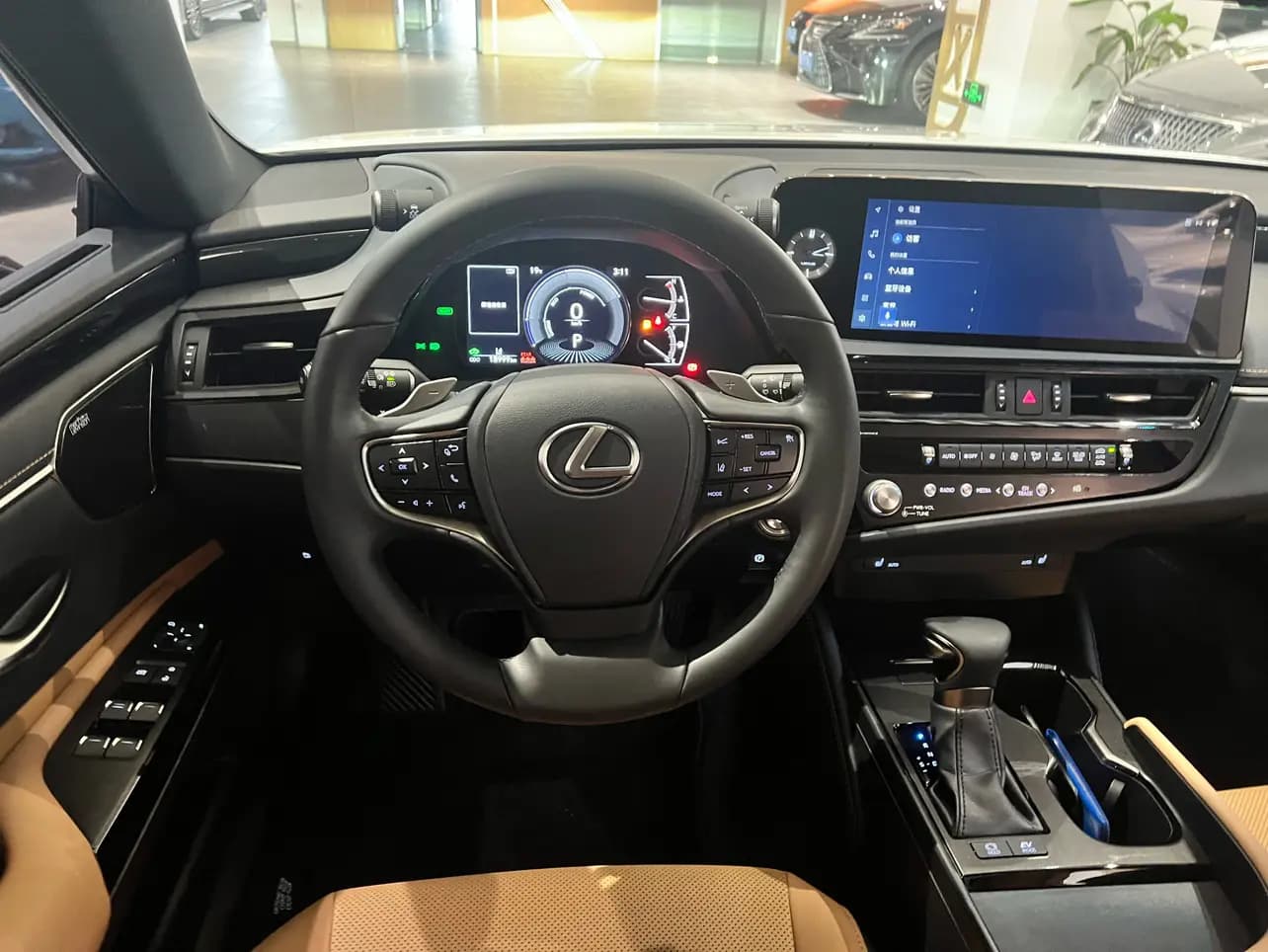 Lexus ES 2023 г. 18000 км. — фото 5