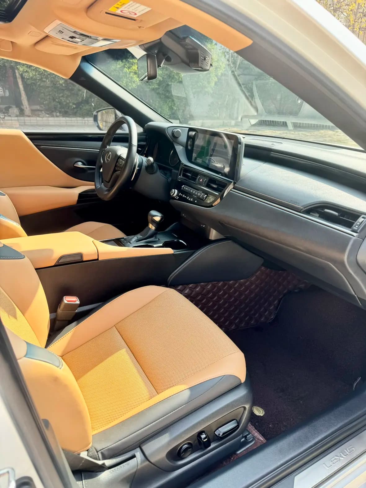 Lexus ES 2023 г. 50000 км. — фото 6