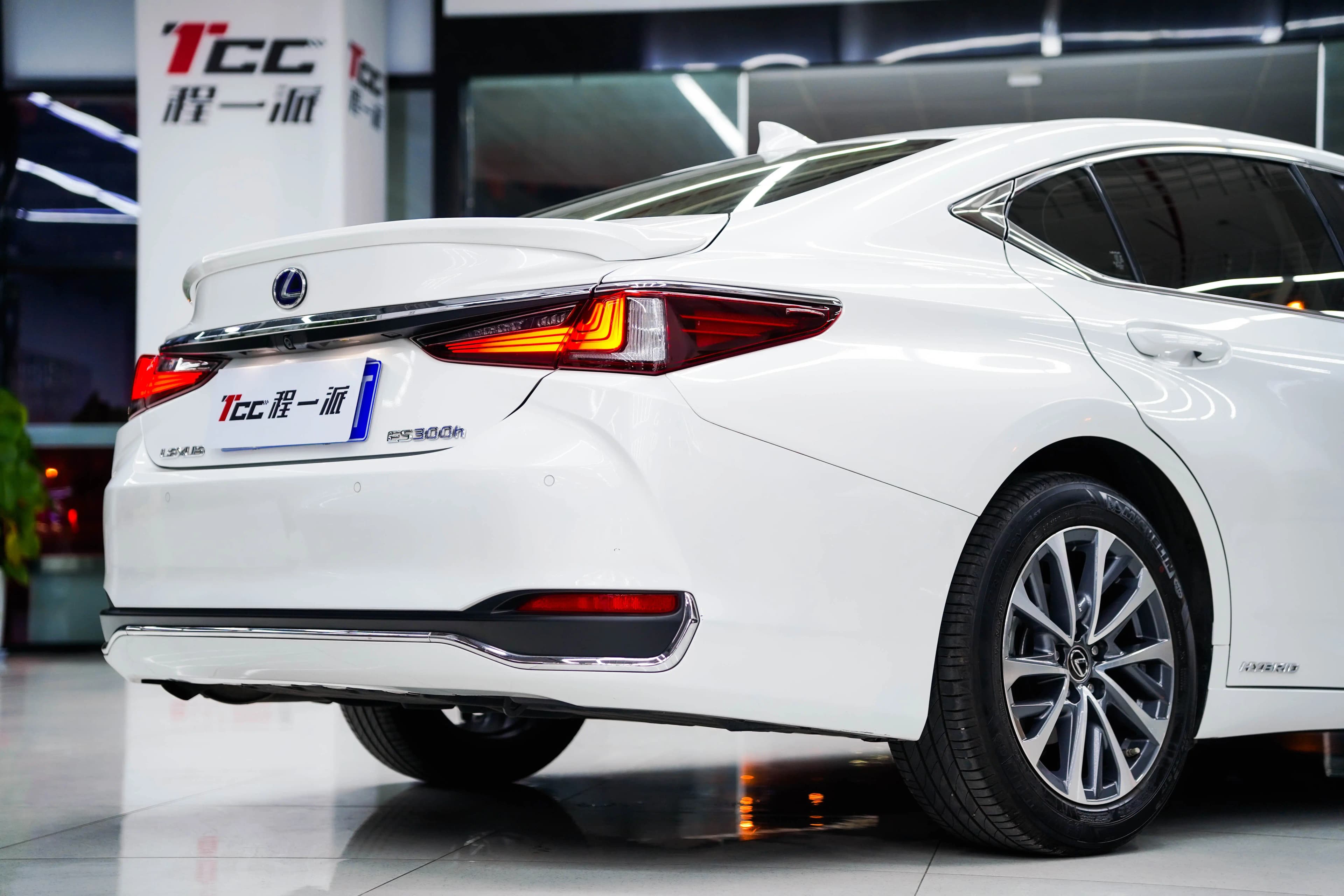 Lexus ES 2022 г. 40014 км. — фото 6