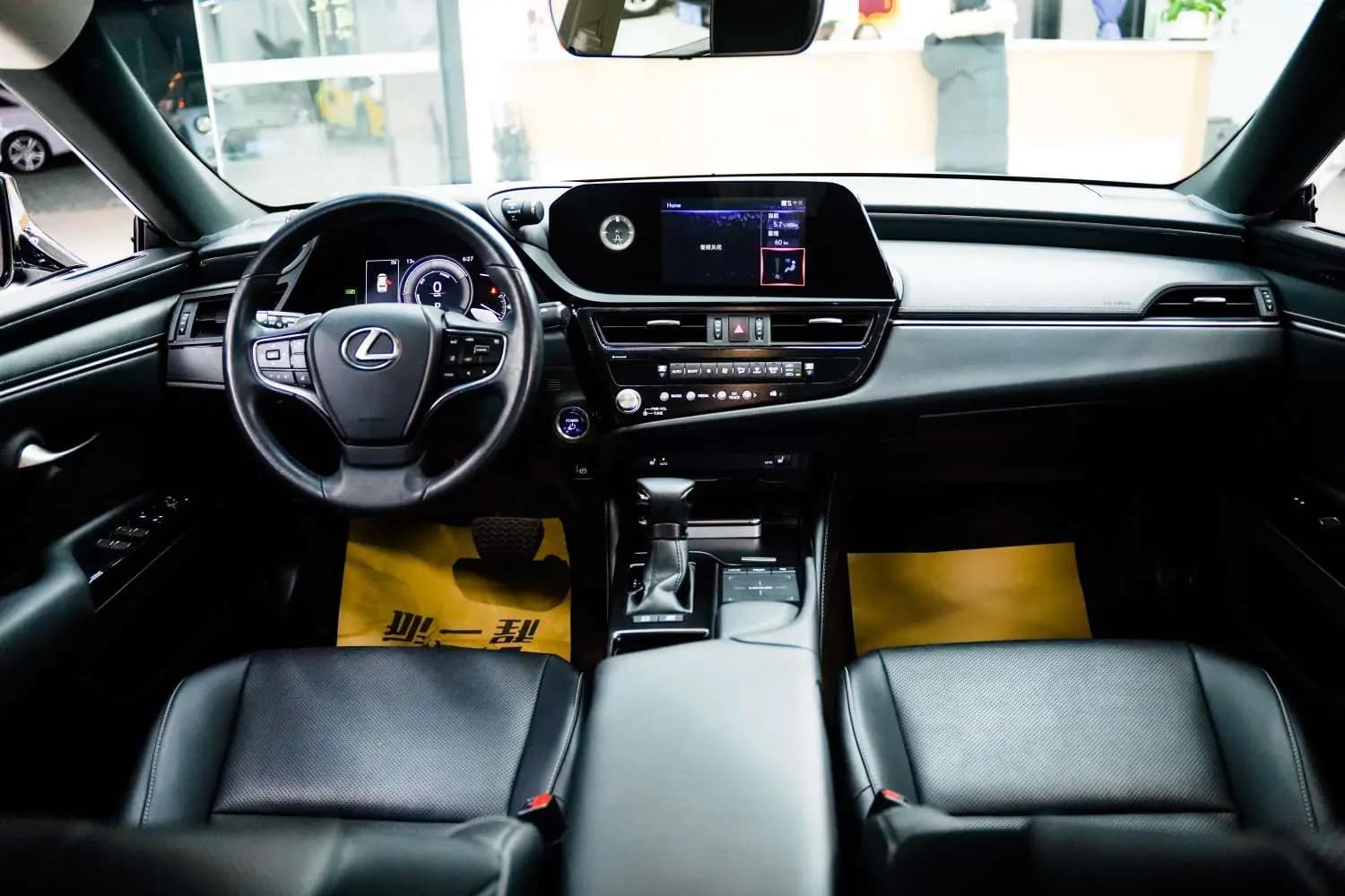 Lexus ES 2022 г. 40014 км. — фото 7