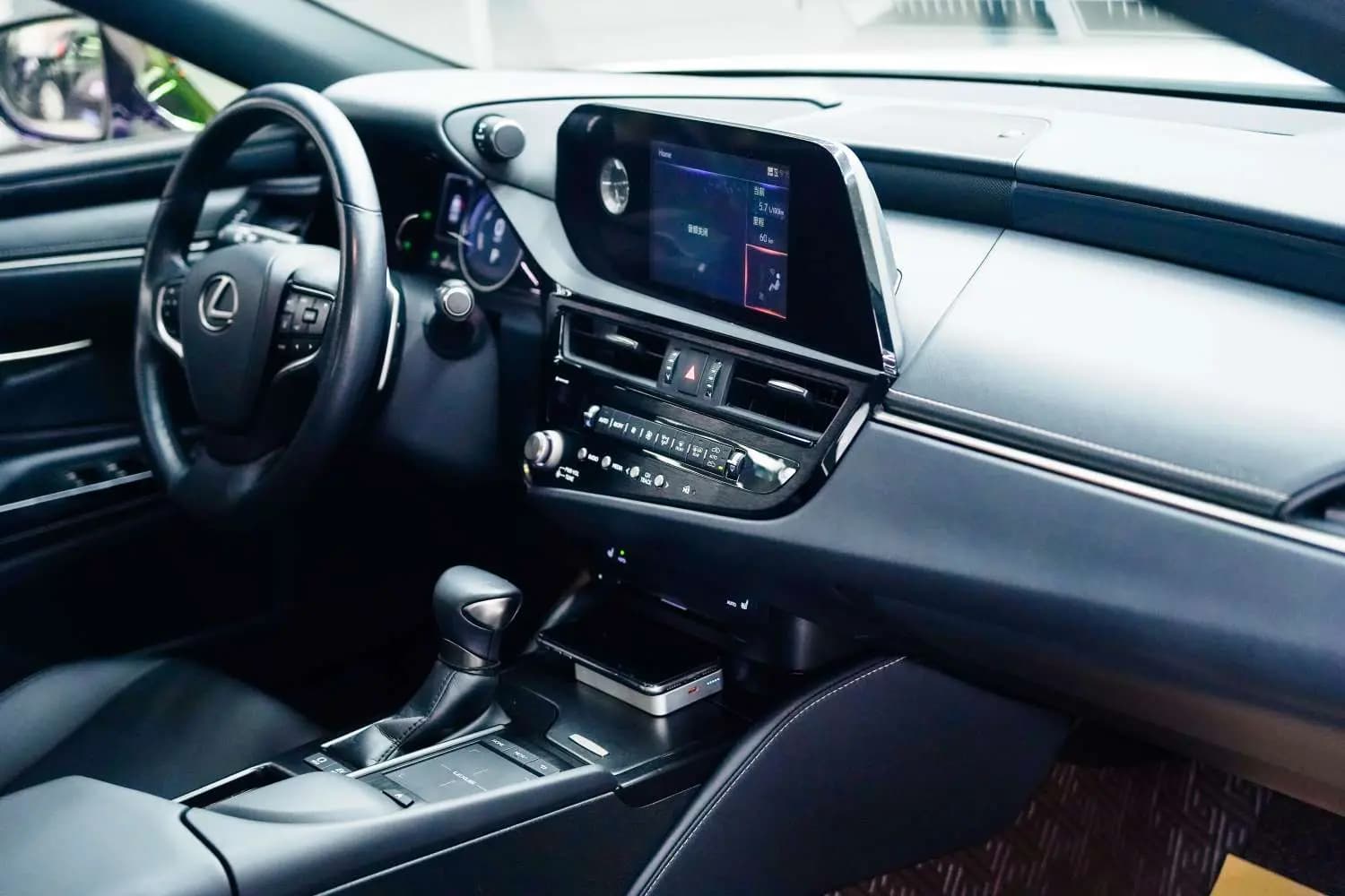 Lexus ES 2022 г. 40014 км. — фото 10