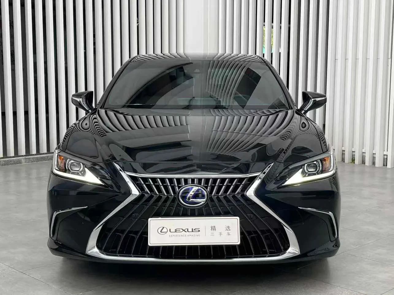 Lexus ES 2022 г. 51015 км. — фото 2