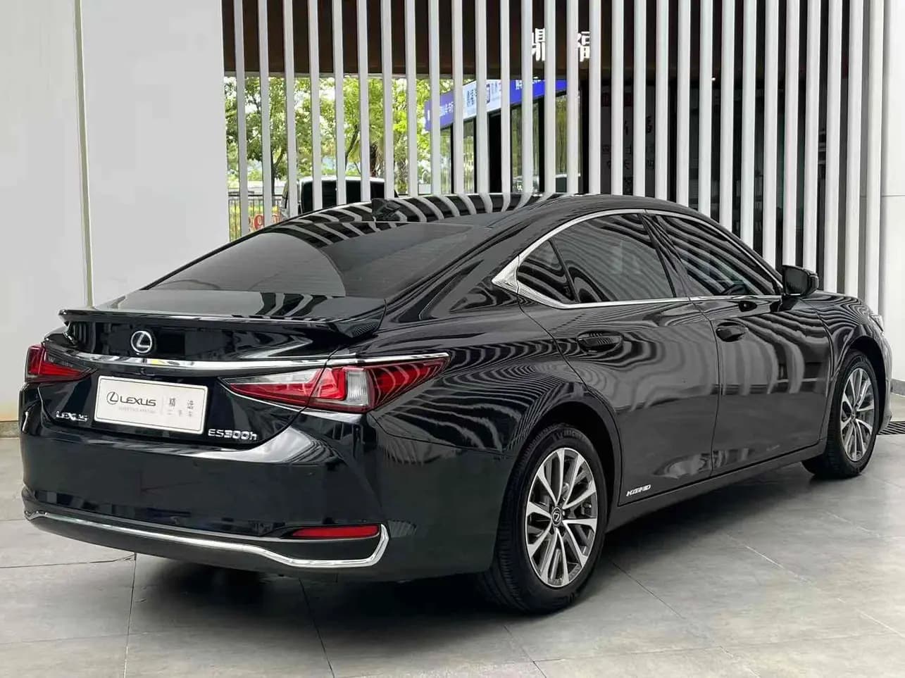Lexus ES 2022 г. 51015 км. — фото 4