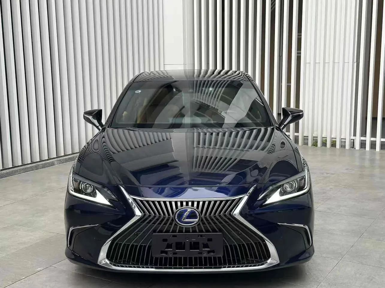 Lexus ES 2021 г. 92016 км. — фото 2