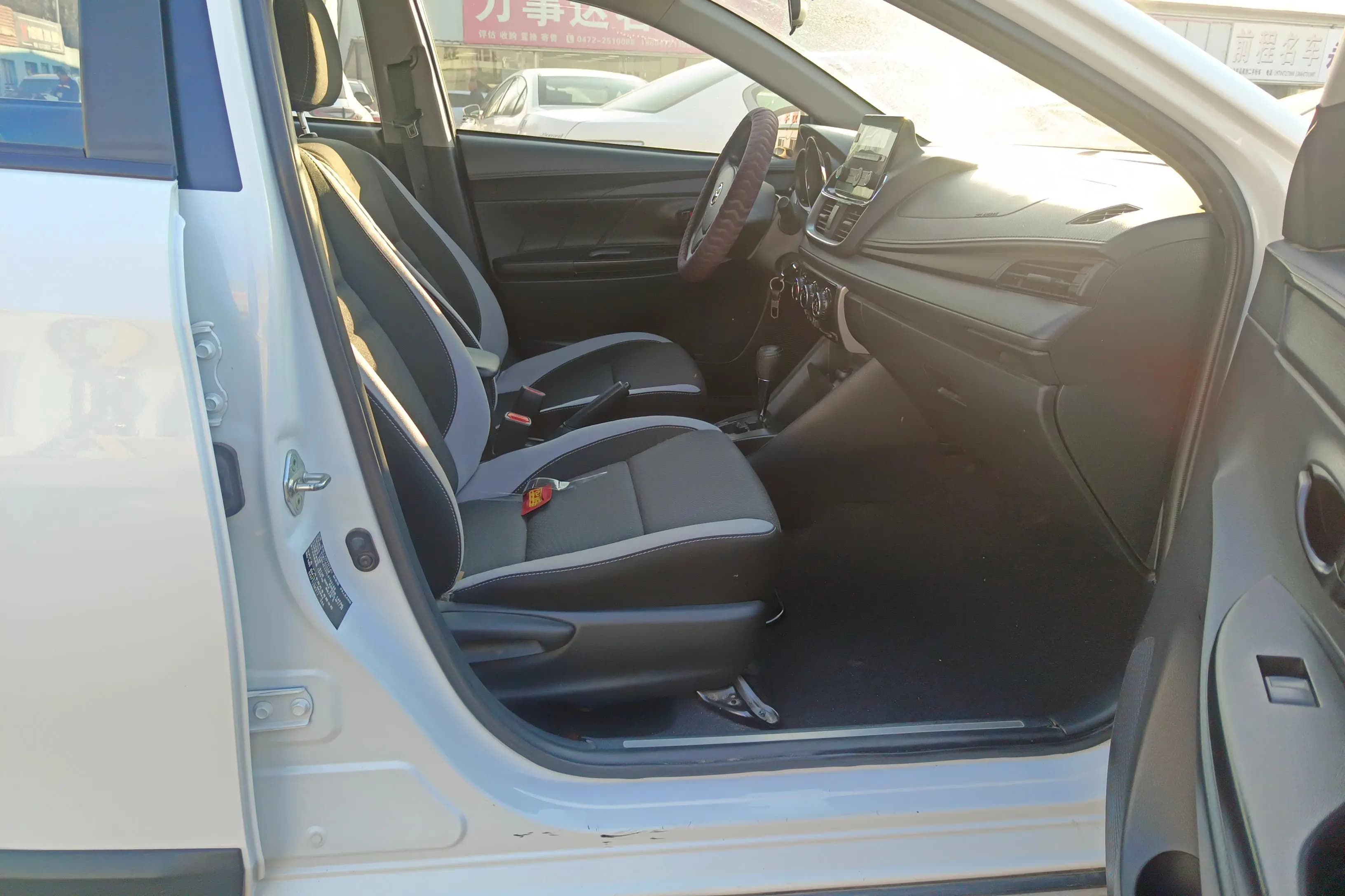 Toyota Yaris L 2021 г. 50025 км. — фото 11